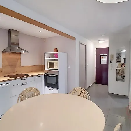 F2 Climatise Avec Terrasse, Proche Thermes Et Centre-ville, Animaux Acceptes, A - Fr-1-451-4 Apartman